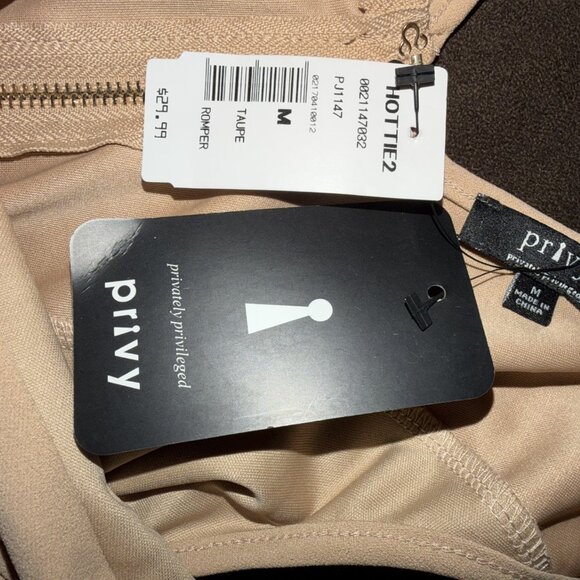 privy Shorts Romper Taupe Medium - Picture 3 of 3